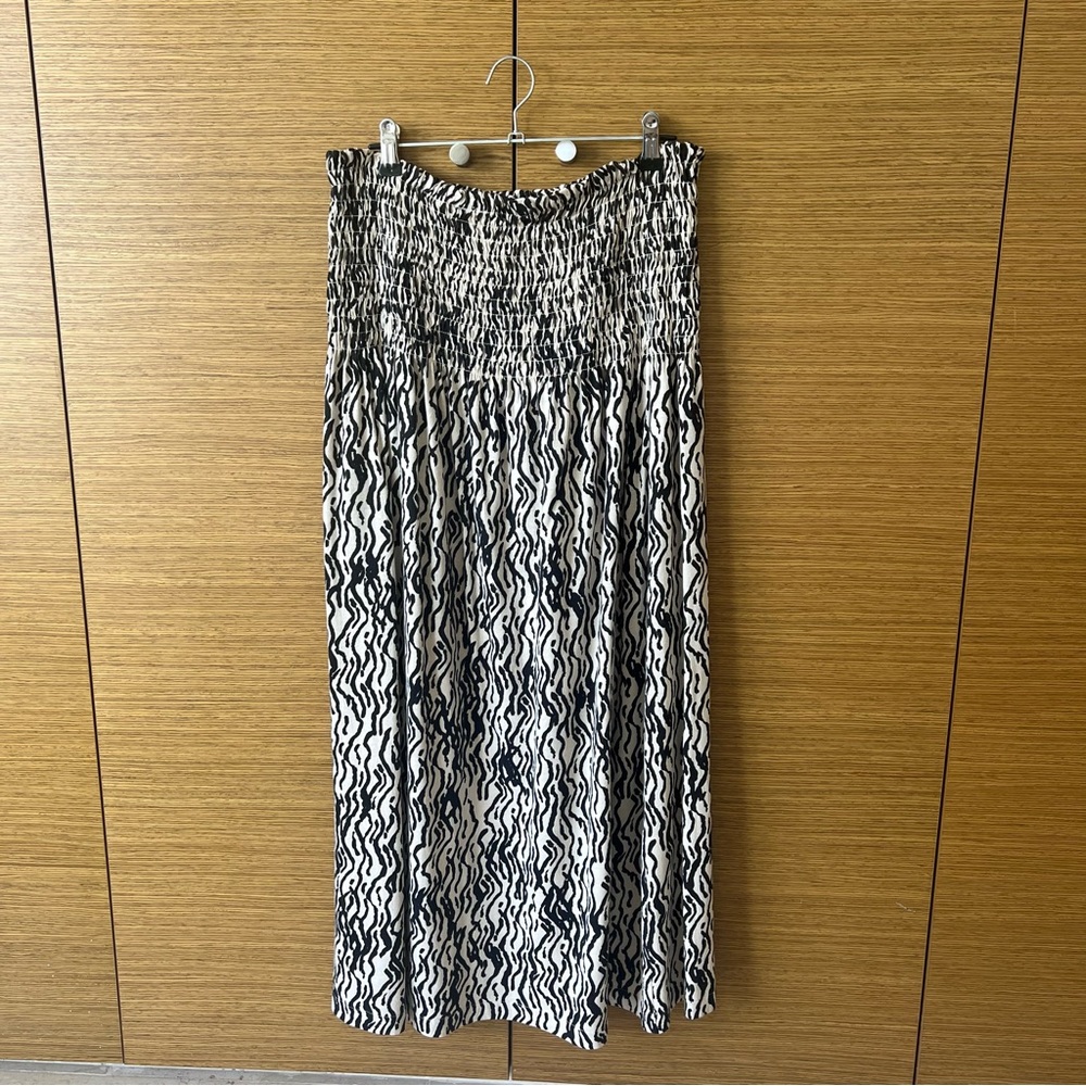 H&M size M smoked waist Black & Light Beige maxi skirt.